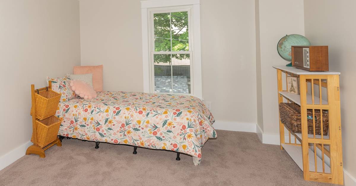 kid's bedroom with twin bed